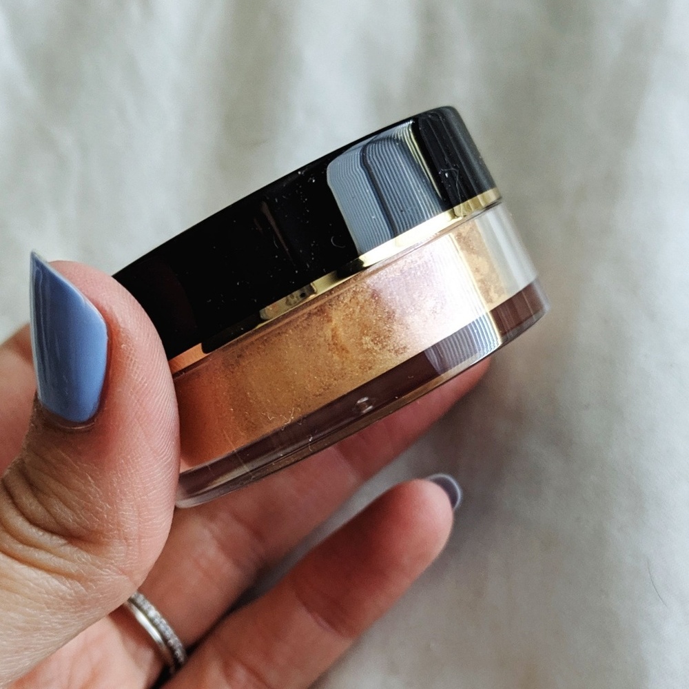Artist Couture Diamond Glow Powder